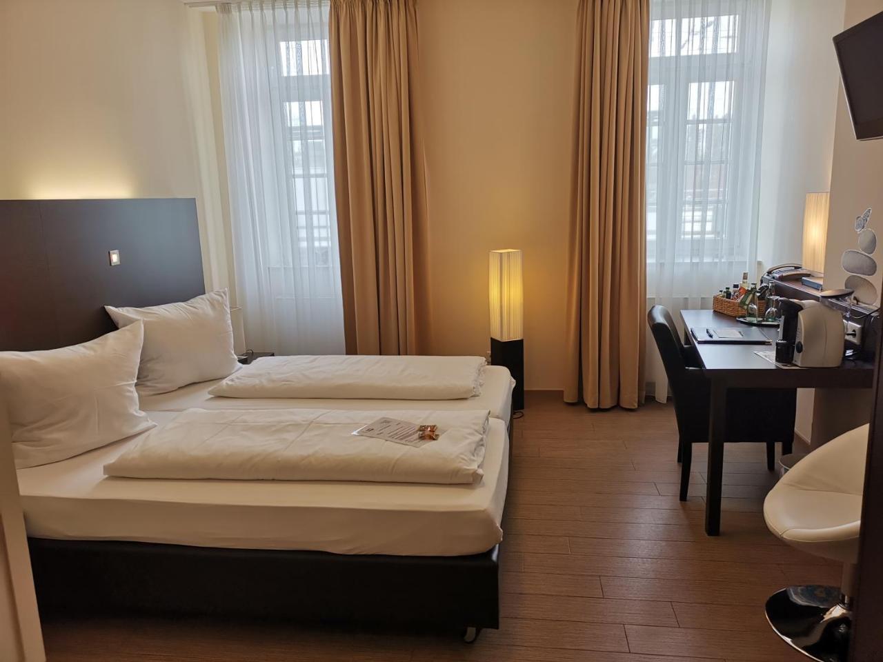 Hotel Stadt Steinheim Екстер'єр фото